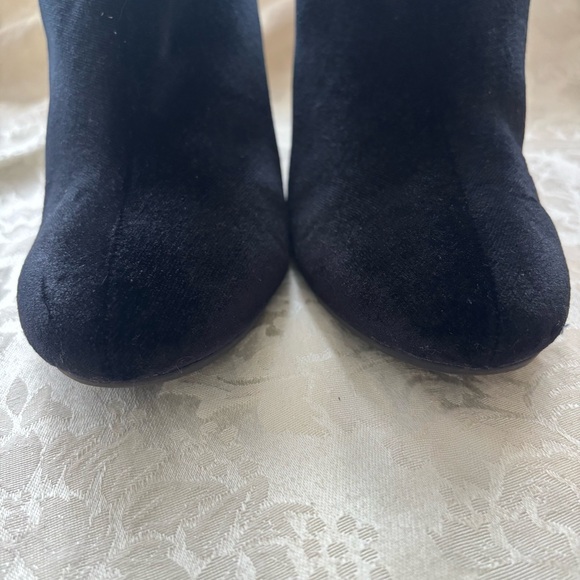 Christian Siriano Elegant Black Velvet Ankle Boots, Size 10 - Picture 6 of 14